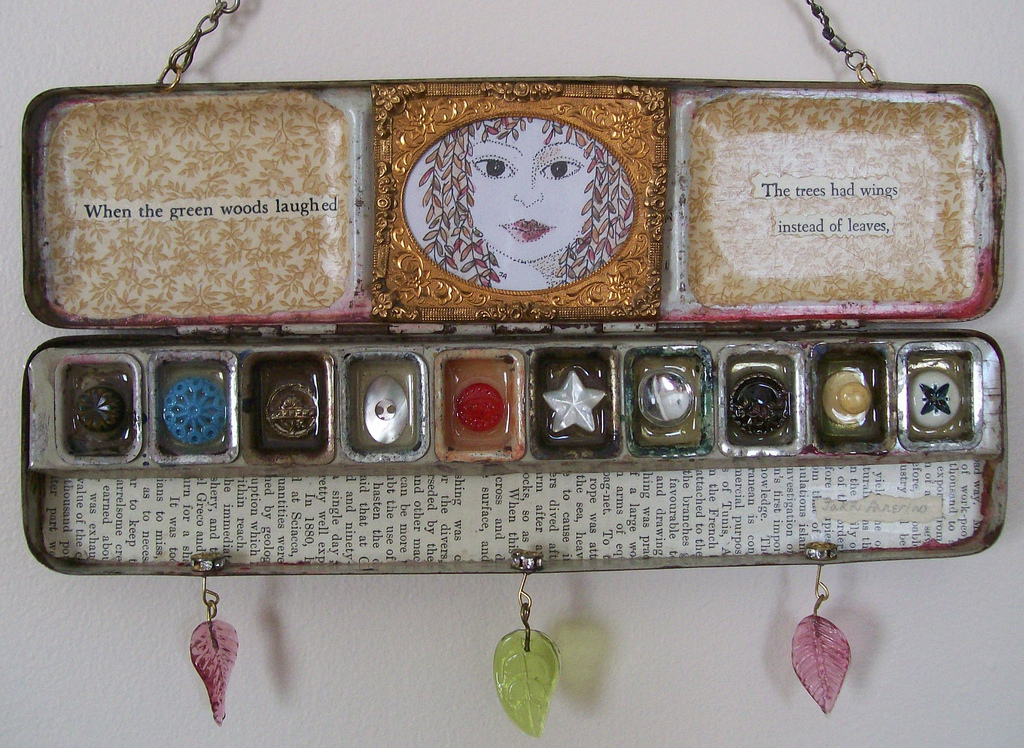 watercolour tin with buttons