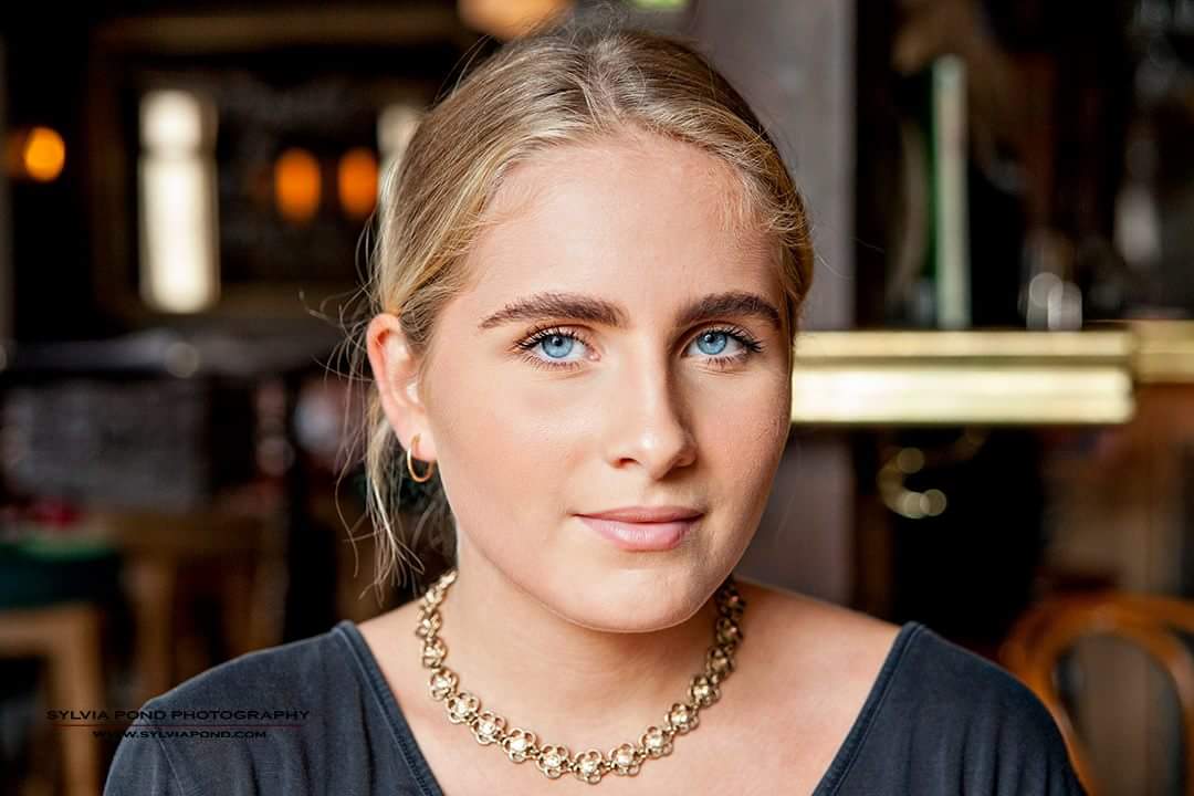 Woman's portrait with blue eyes